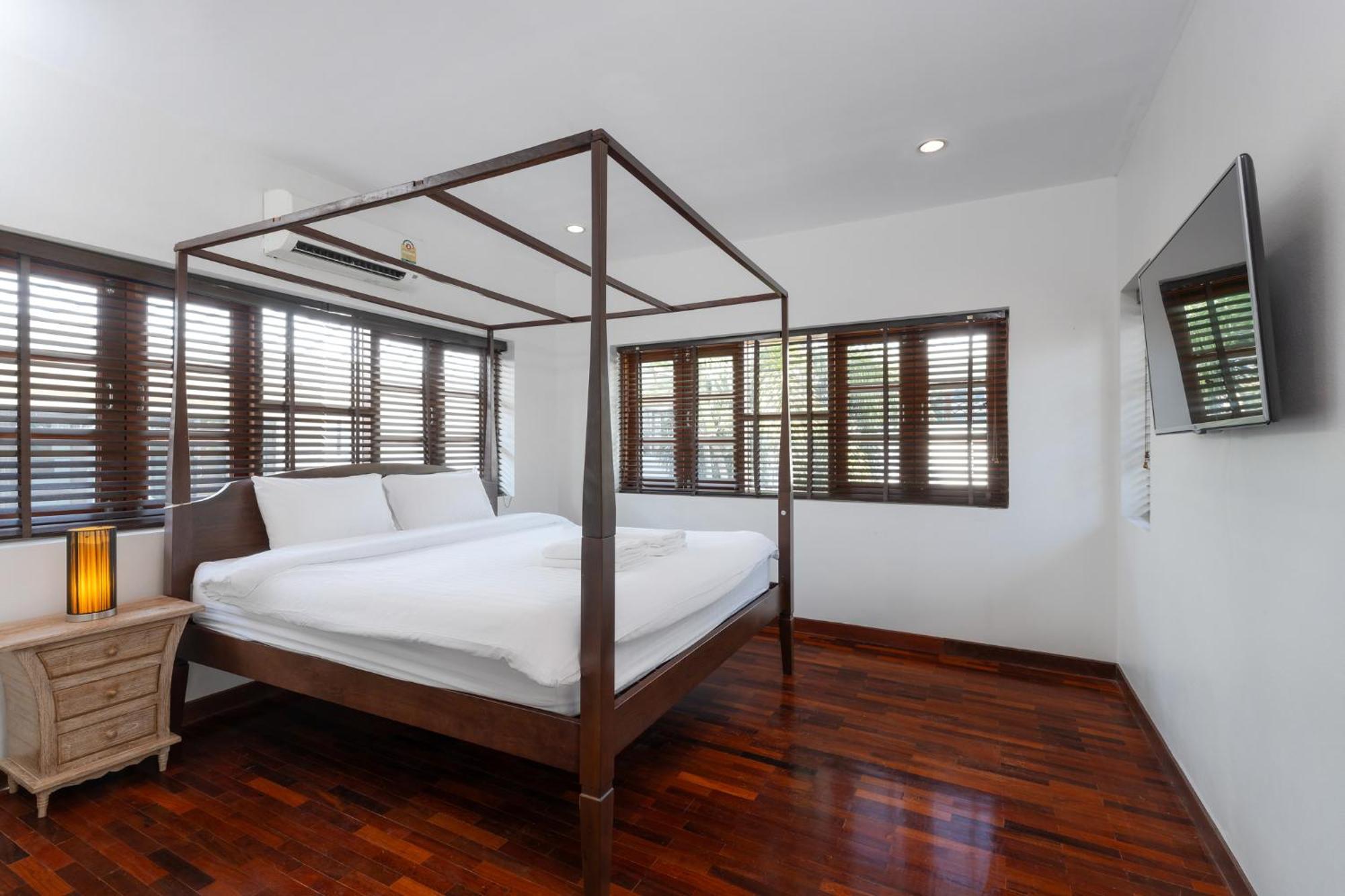 Stunning With Pool And Tropical Garden Villa HHQ