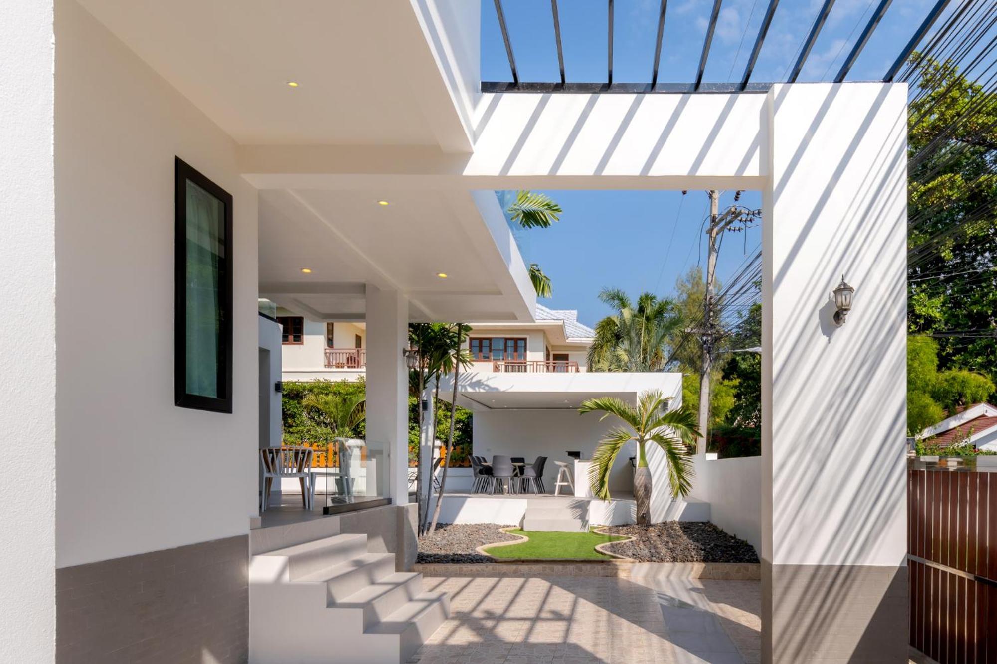 Villa Stunning With Pool And Tropical Garden *