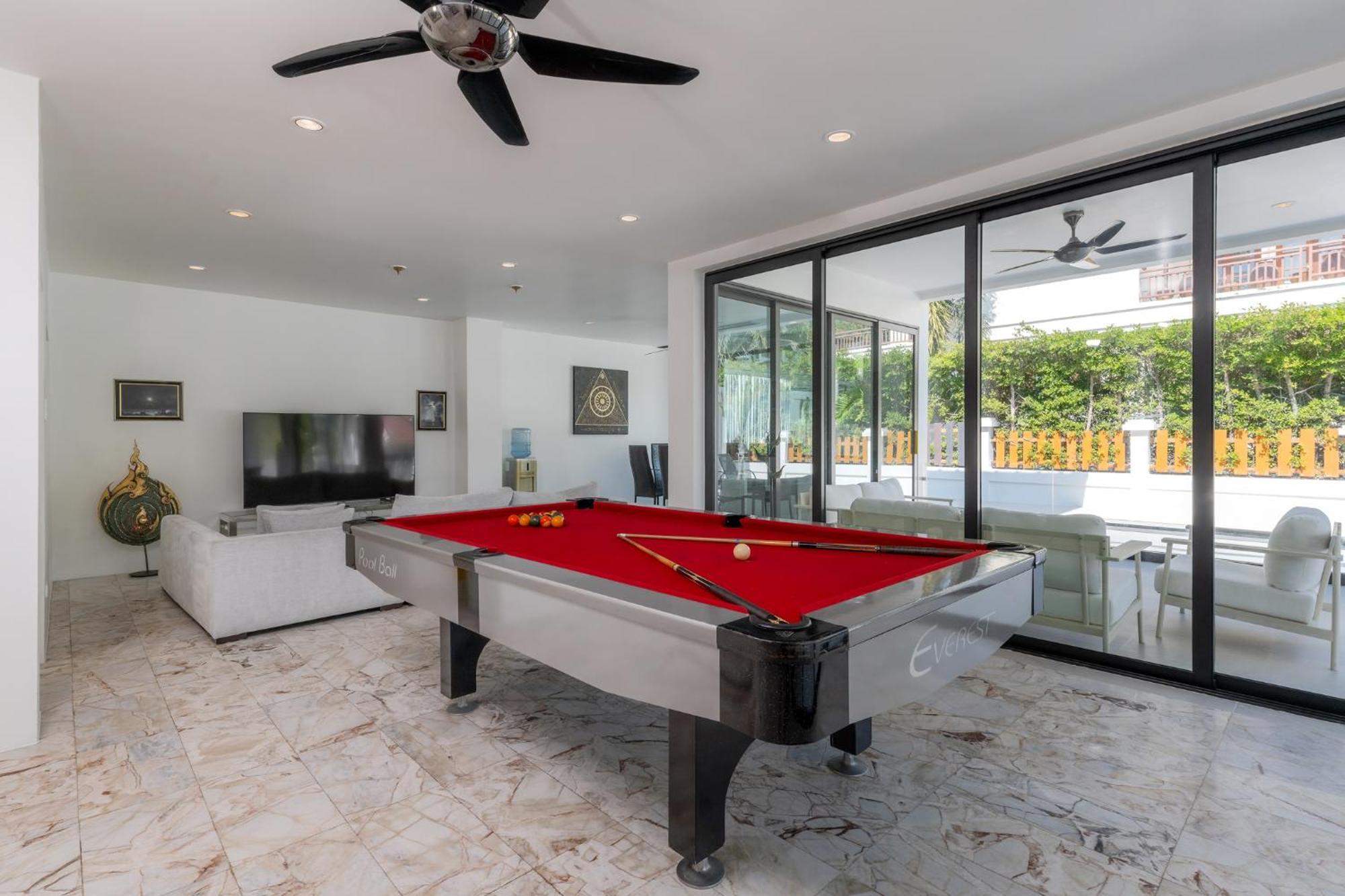 Villa Stunning With Pool And Tropical Garden