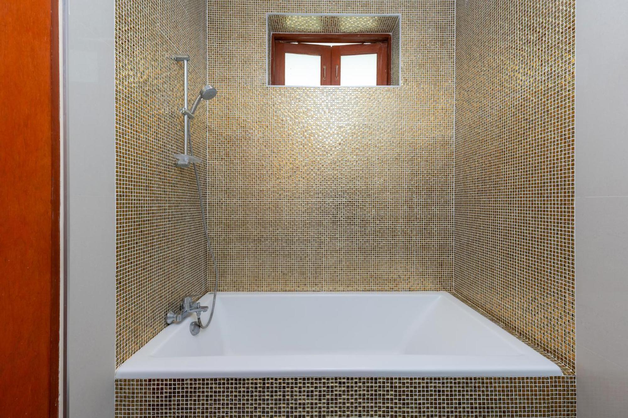Stunning With Pool And Tropical Garden HHQ