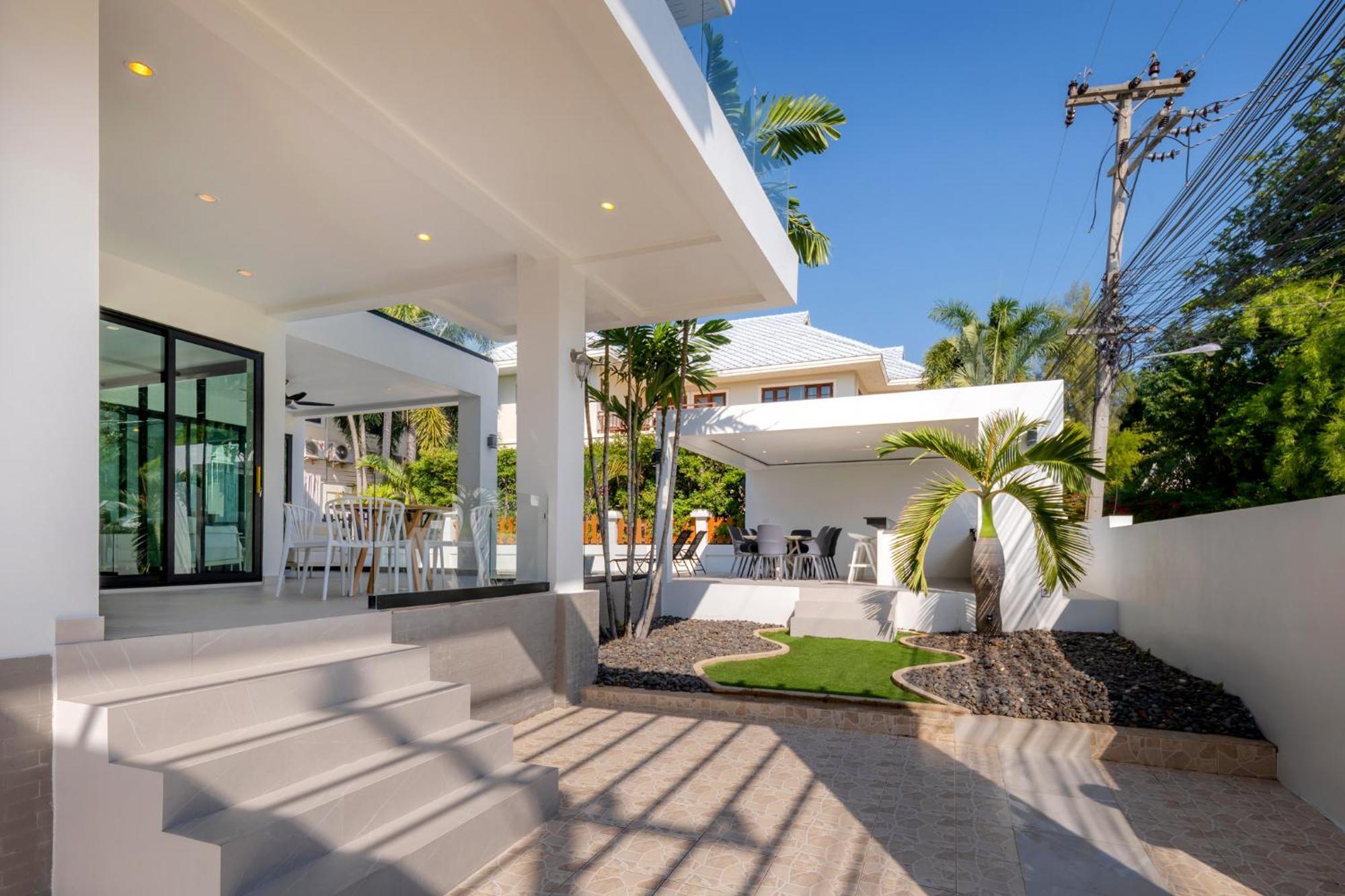 Stunning With Pool And Tropical Garden Villa *