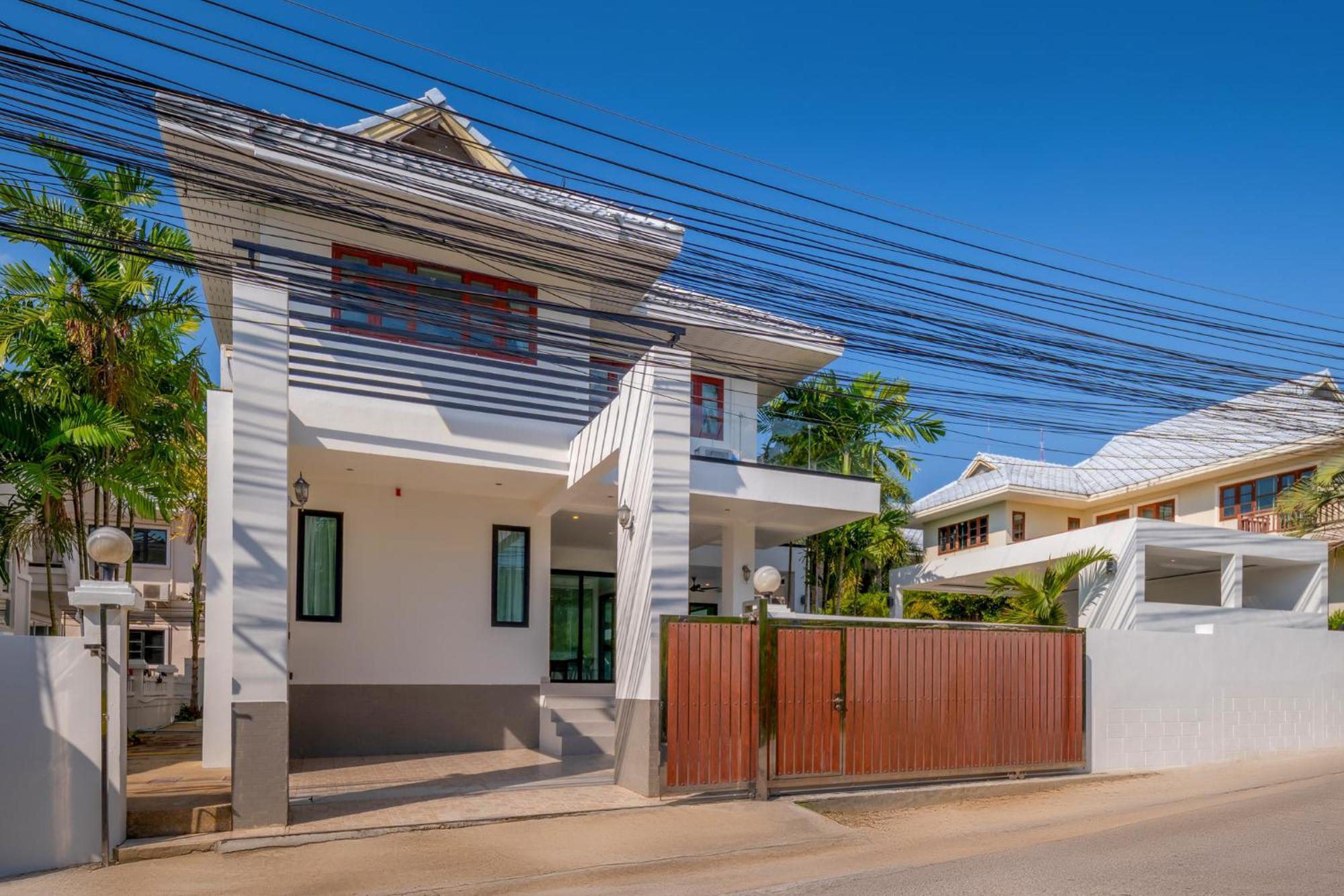 Stunning With Pool And Tropical Garden * HHQ