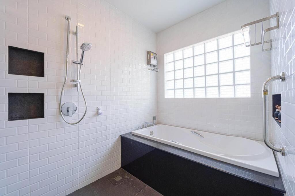 5 Bedroom Pool In Center! Bv1 Hua Hin