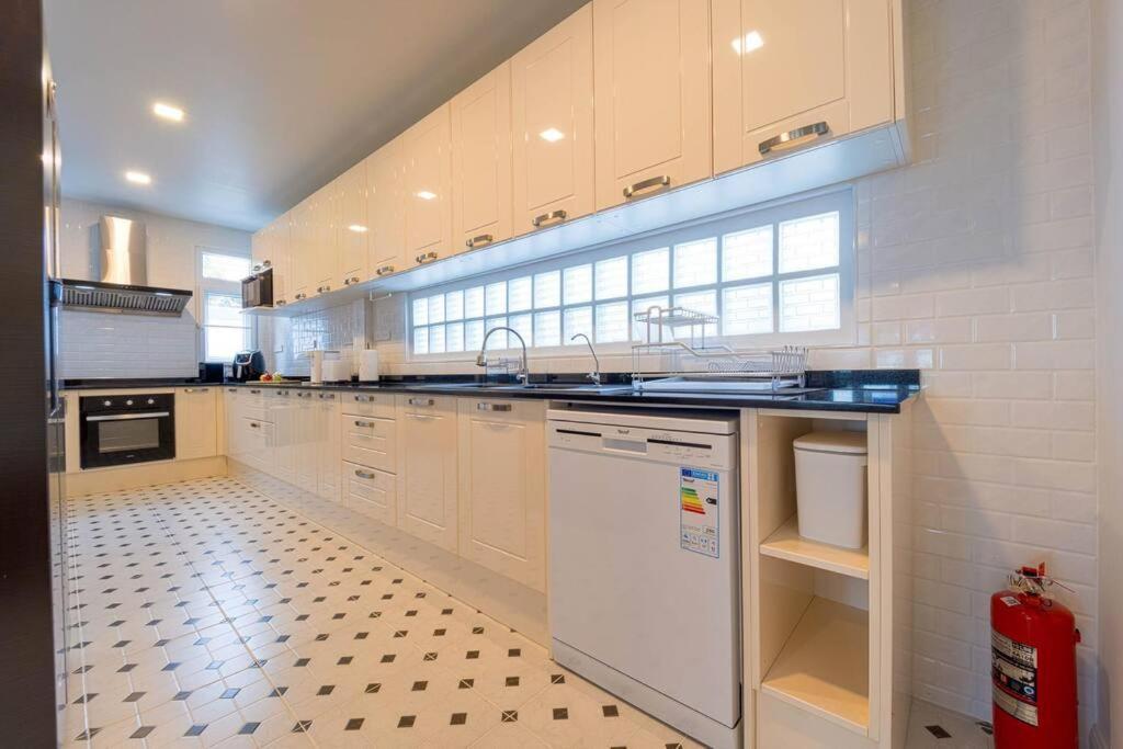 Biệt thự 5 Bedroom Pool In Center! Bv1 *