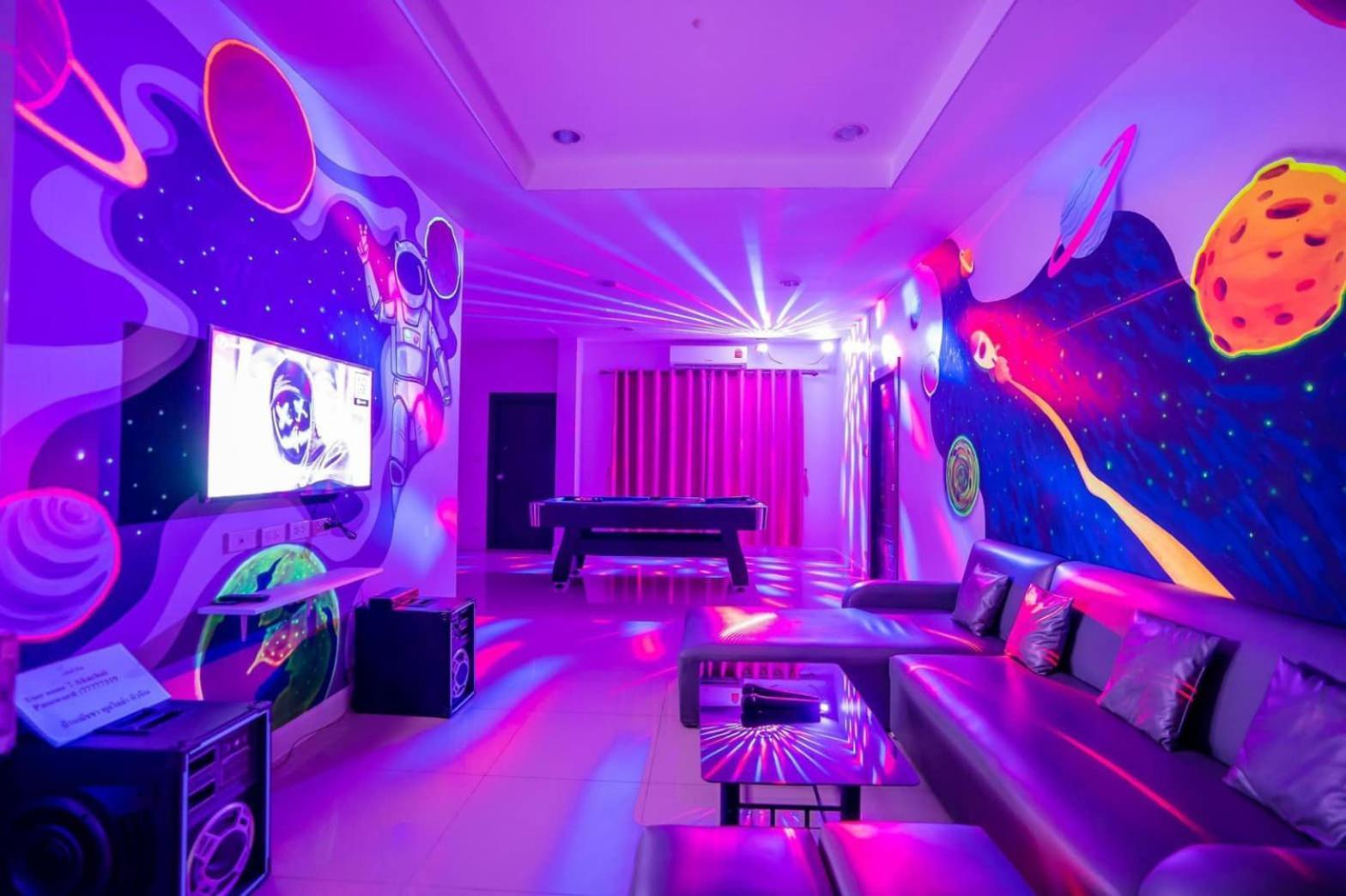 บ้านสไลเดอร์ 4 ห้องนอน * Hua Hin
