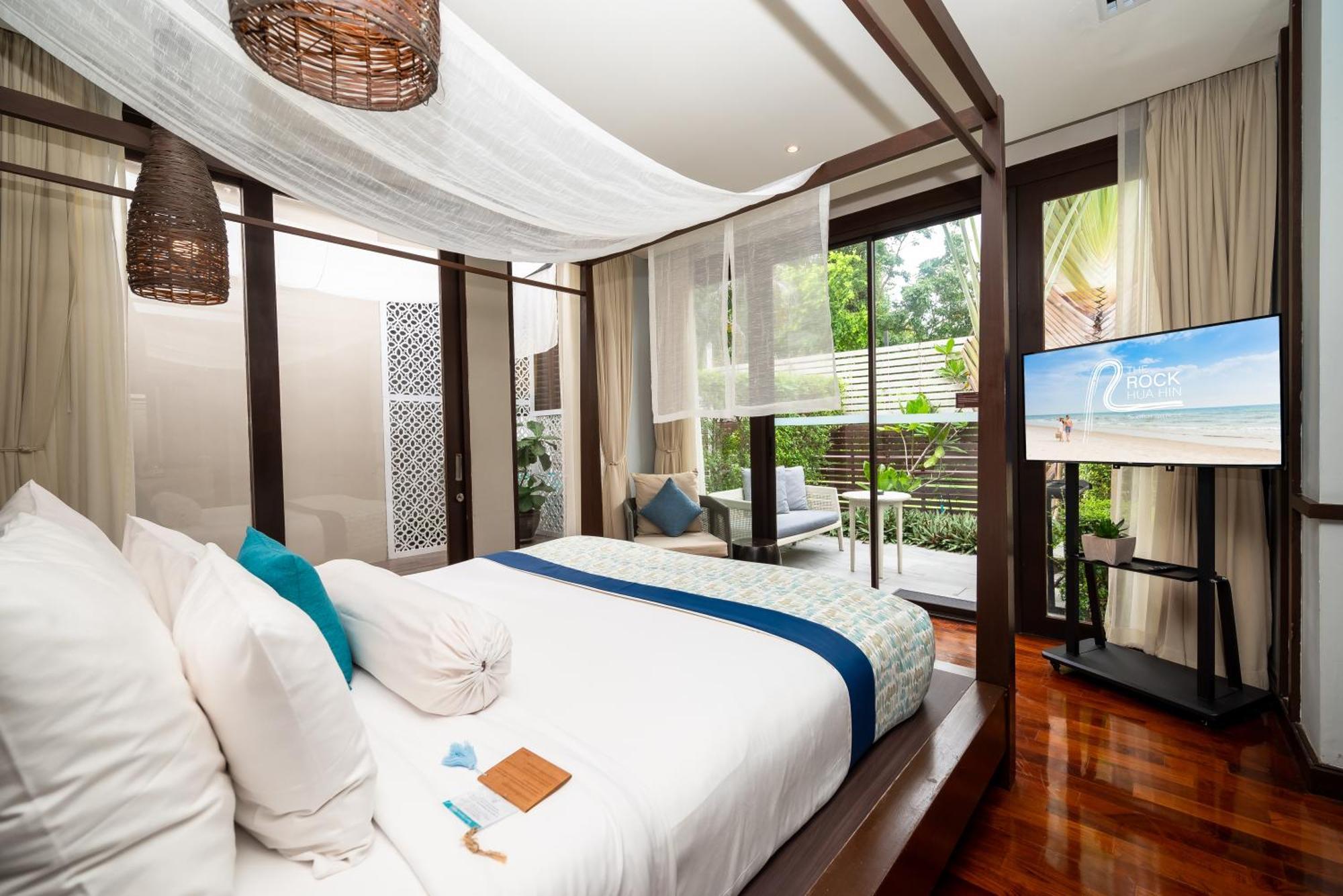 The Rock Beachfront 4*