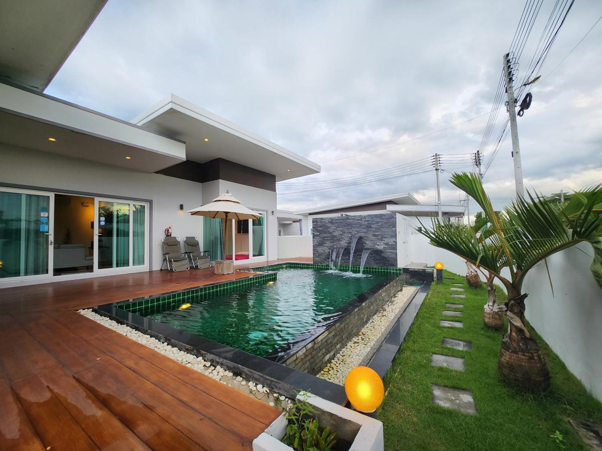 Jira Pool Holiday home