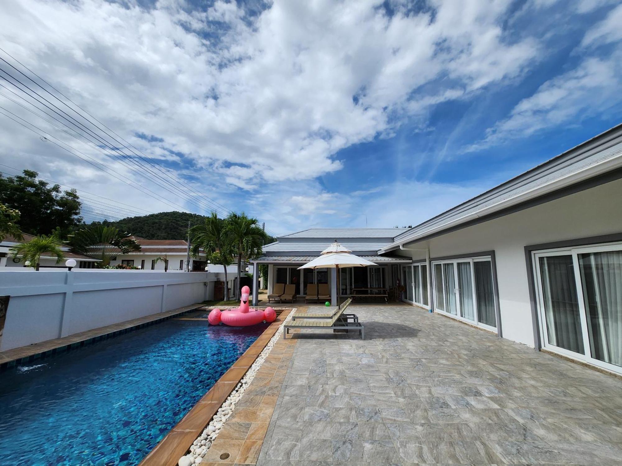 ปุณิกา พูล Punika Pool Hua Hin