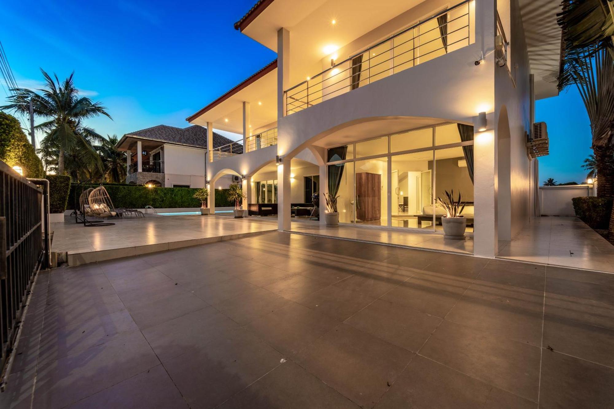 Modern 4 Bedroom Pool In Good Location Vy Hua Hin