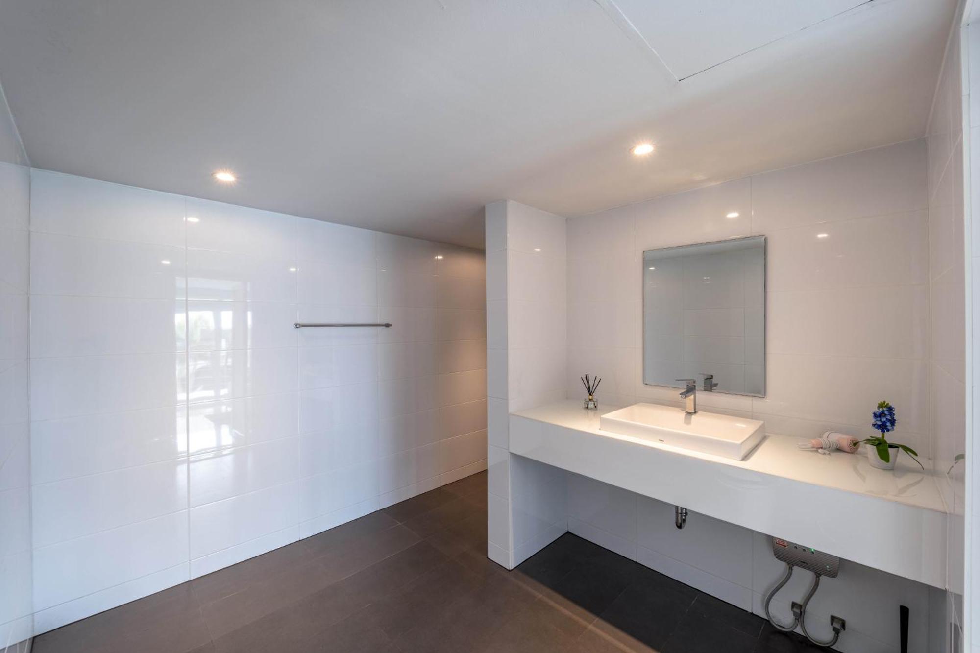 Modern 4 Bedroom Pool In Good Location Vy Vila Hua Hin