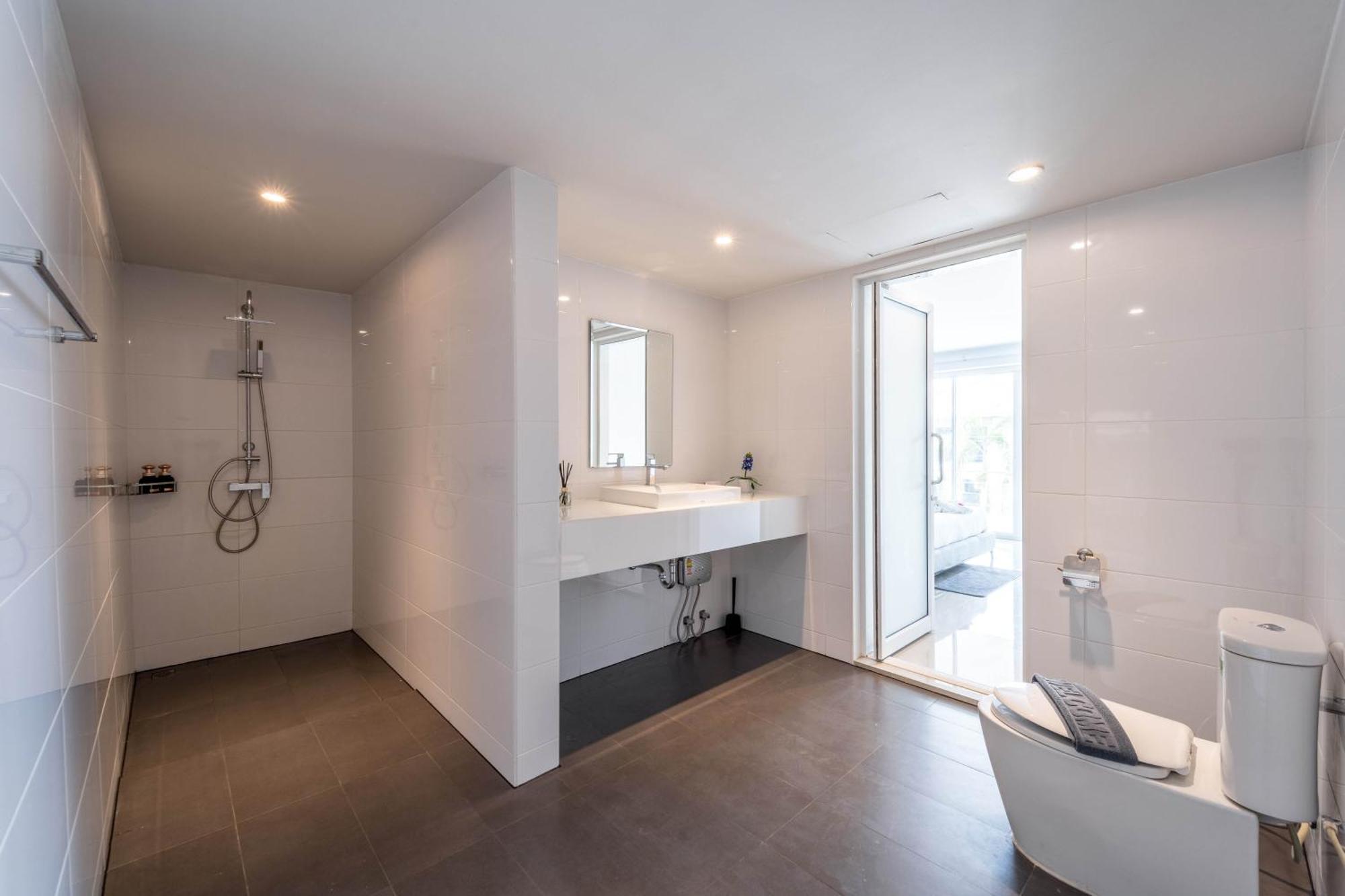 Modern 4 Bedroom Pool In Good Location Vy Hua Hin
