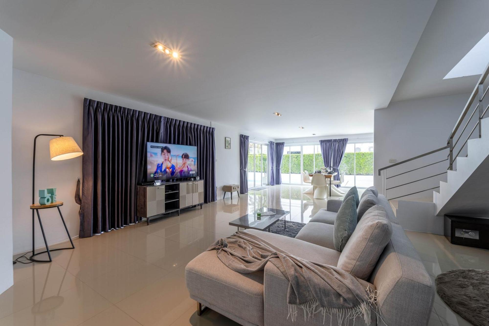 Modern 4 Bedroom Pool In Good Location Vy *