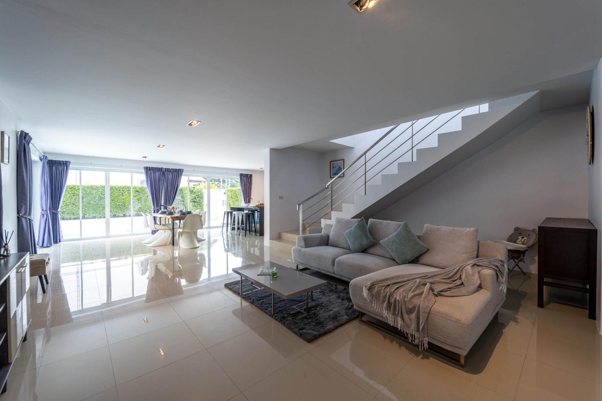 Modern 4 Bedroom Pool In Good Location Vy