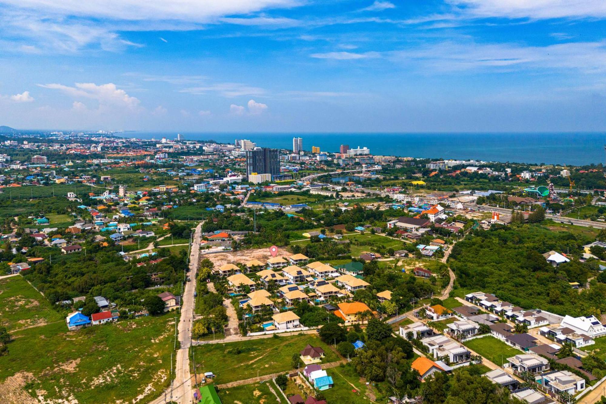 Modern 4 Bedroom Pool In Good Location Vy Hua Hin