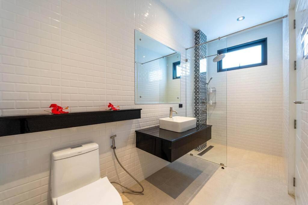 Luxury Modern 6 Bed Private Pool Llw