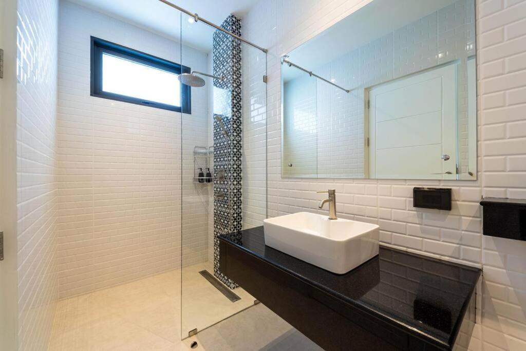 Luxury Modern 6 Bed Private Pool Llw Villa *