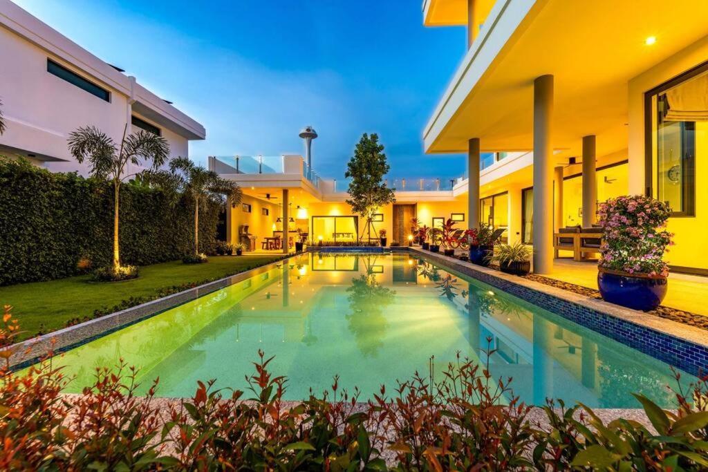 Villa Luxury Modern 6 Bed Private Pool Llw