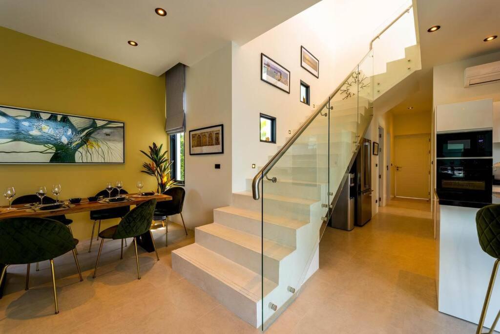 Luxury Modern 6 Bed Private Pool Llw *