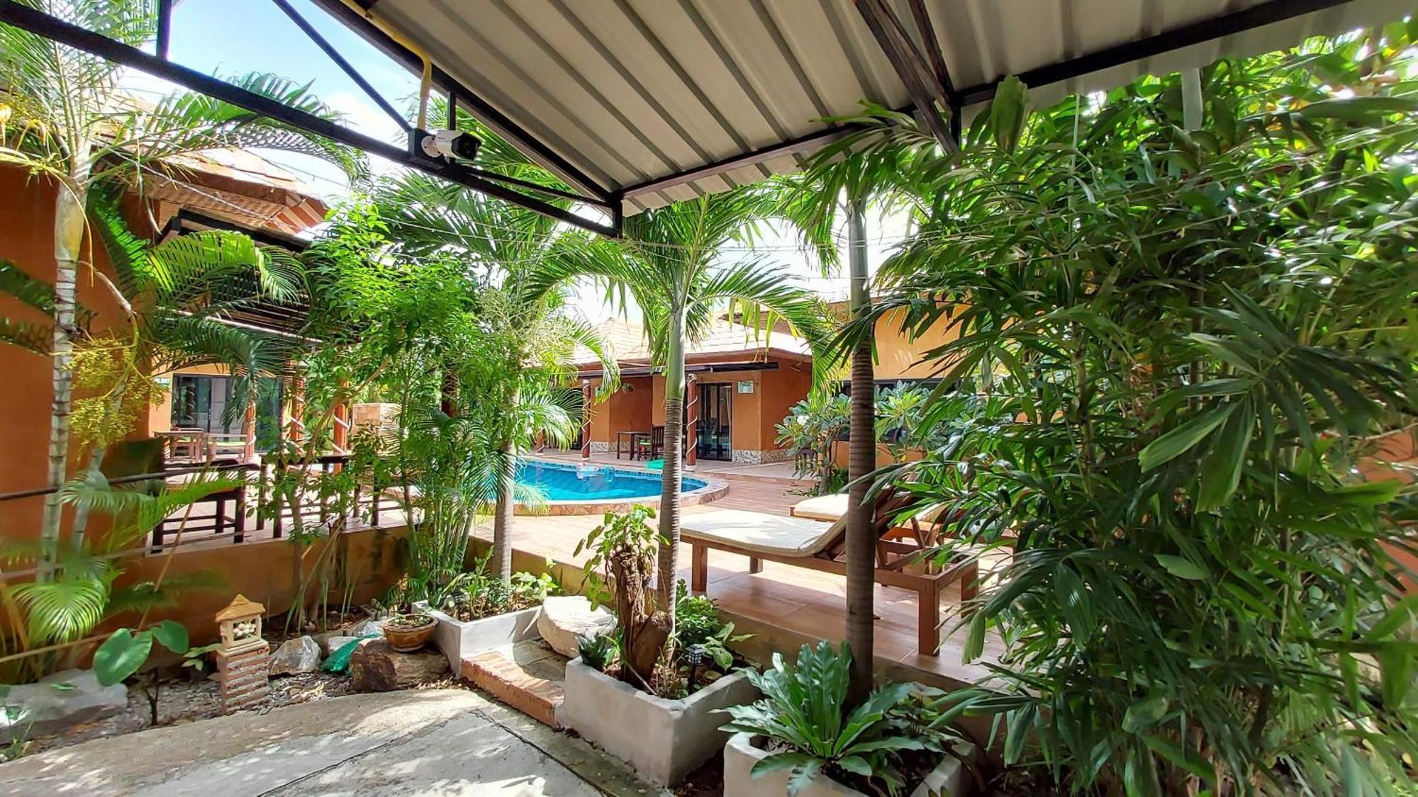 Hotel Panisara Pool Hua Hin