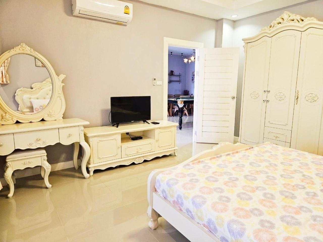 บ้านปาร์ตี้ พูลวิลล่า หัวหิน: 4-bedroom Party With Pool And Karaoke * Hua Hin