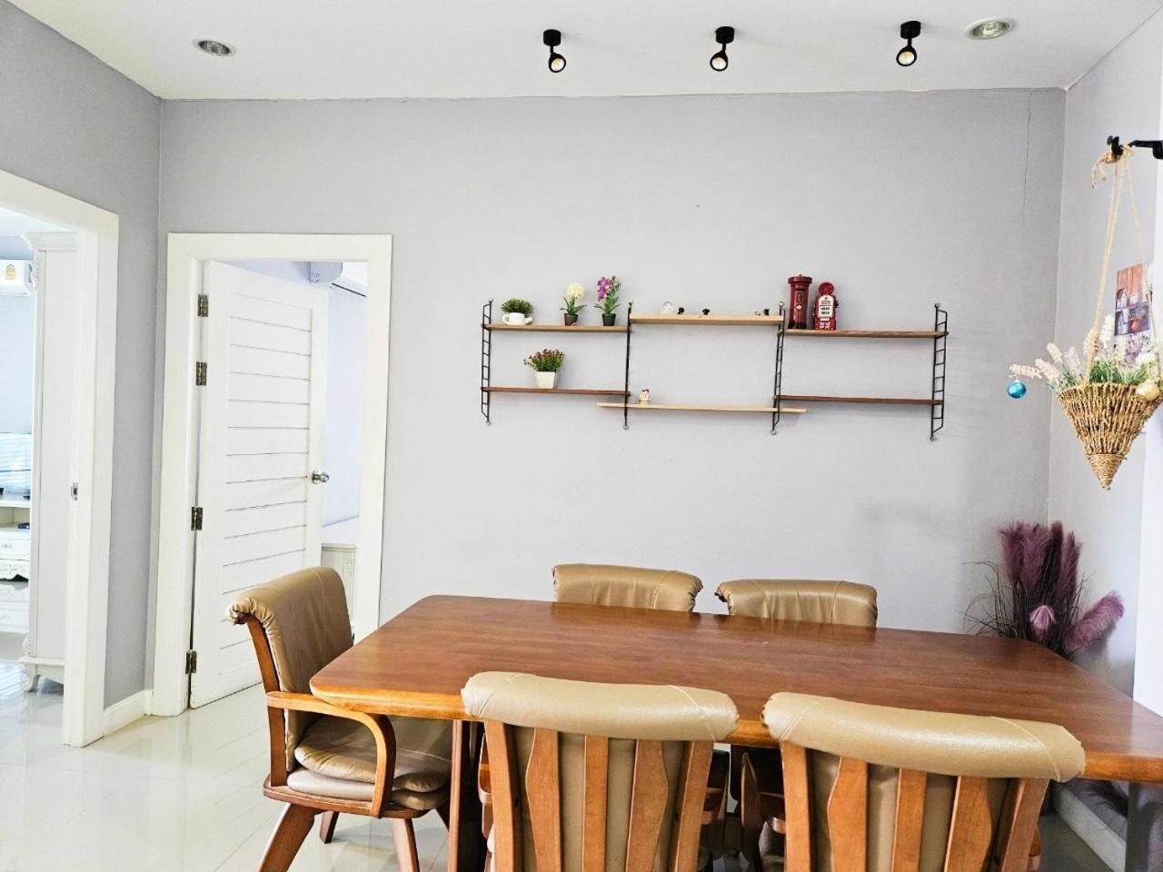 บ้านปาร์ตี้ พูลวิลล่า หัวหิน: 4-bedroom Party With Pool And Karaoke Hua Hin