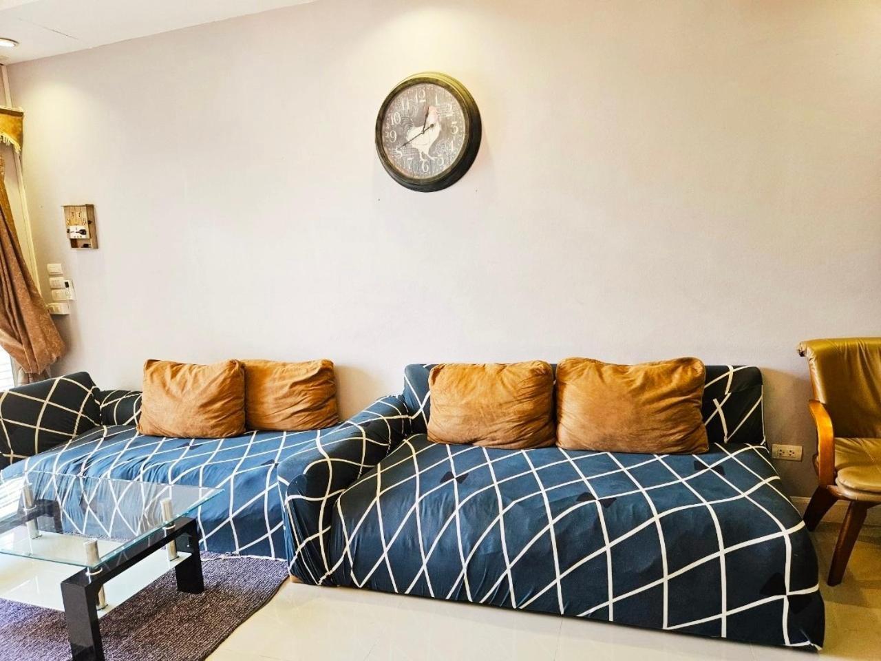 Holiday home บ้านปาร์ตี้ พูลวิลล่า หัวหิน: 4-bedroom Party With Pool And Karaoke