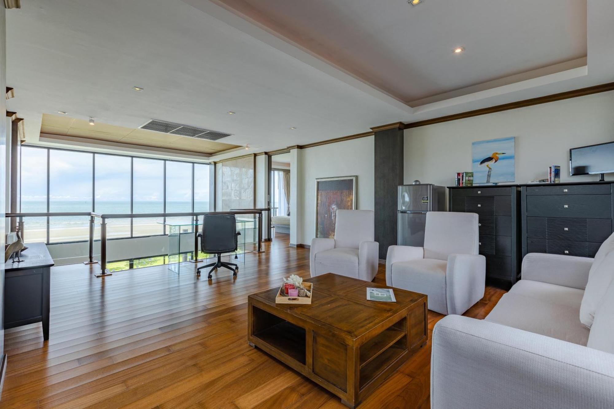Beachfront Modern 4 Bedroom Pool - Rv *