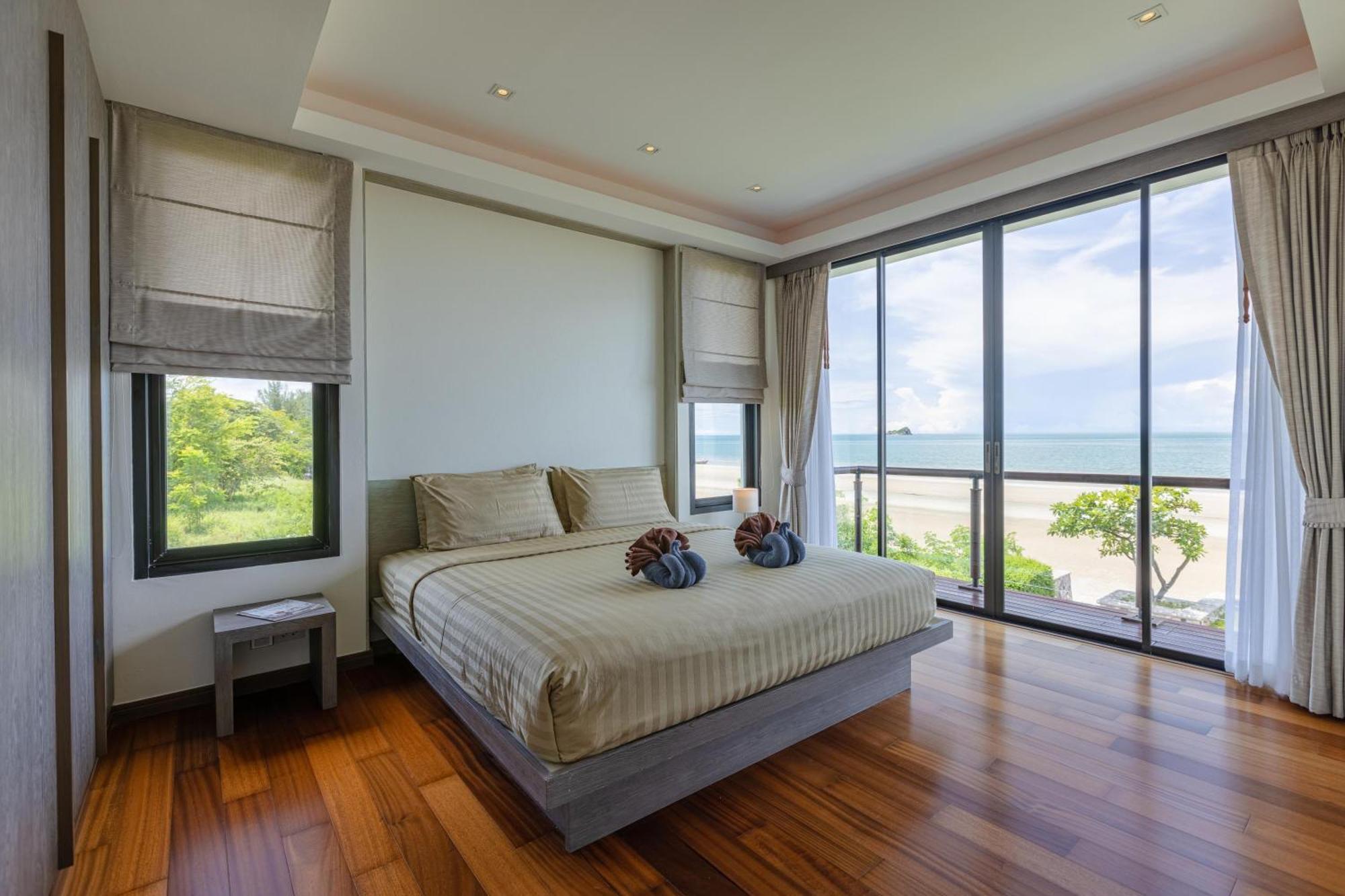 Beachfront Modern 4 Bedroom Pool - Rv Villa *