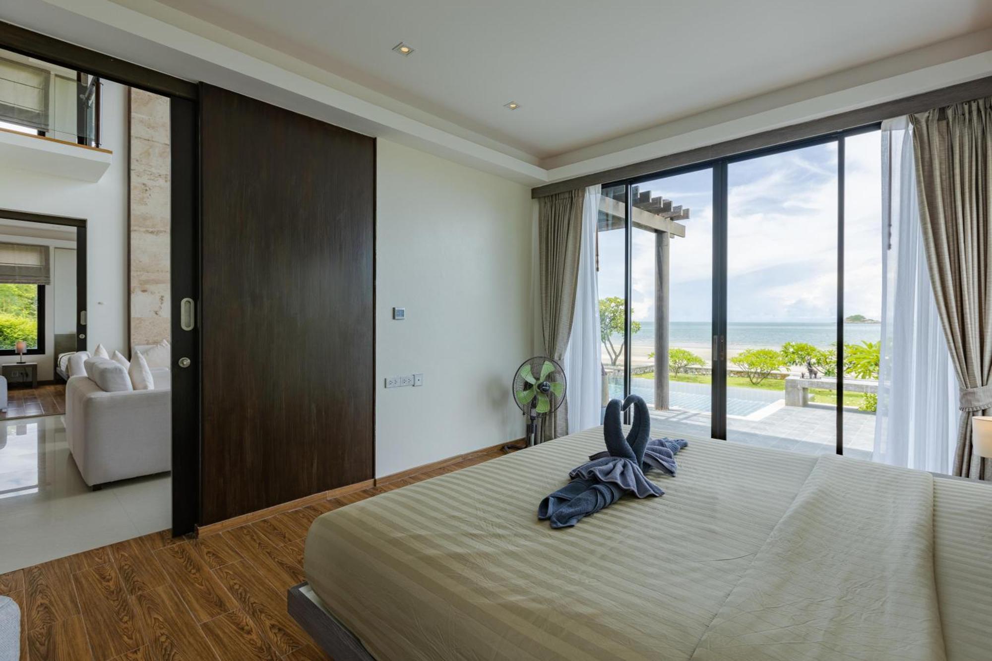 Beachfront Modern 4 Bedroom Pool - Rv Villa