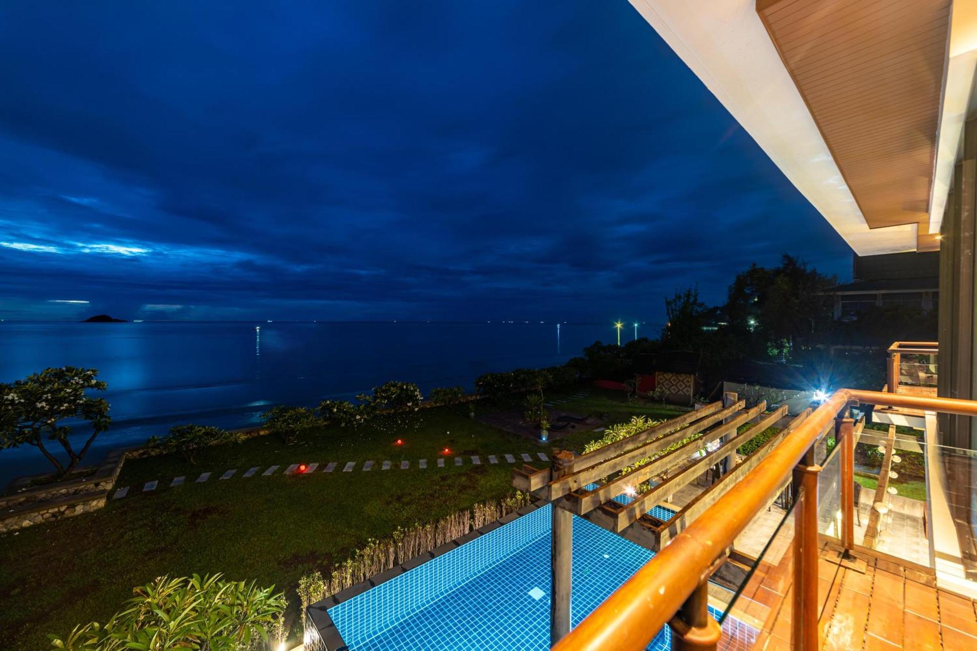 Beachfront Modern 4 Bedroom Pool - Rv Villa *