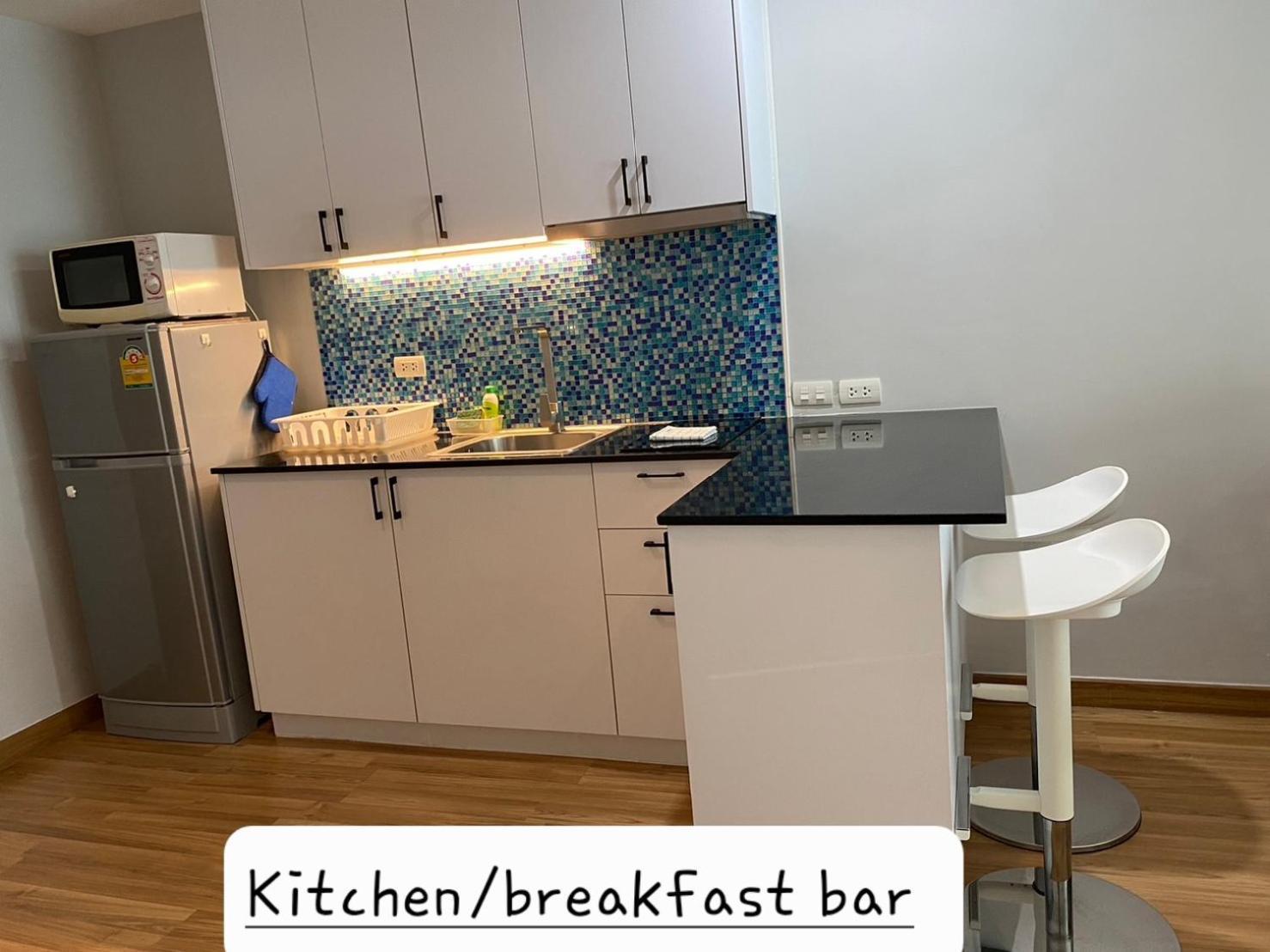 Light, Airy, Pool Views 2 Bed 2 Bath, Free Wifi, Elect Apartment *