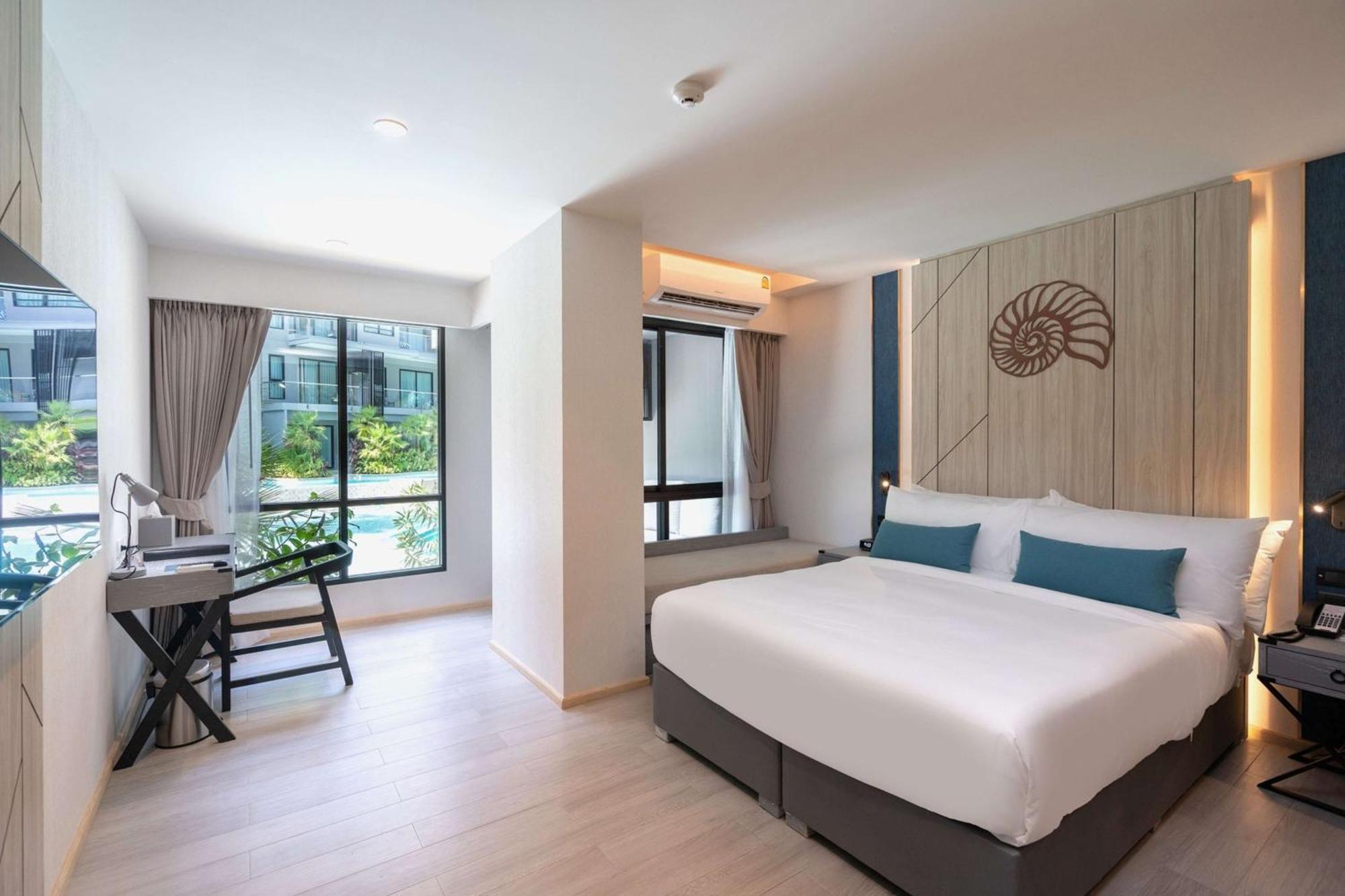 Western Carapace Hotel