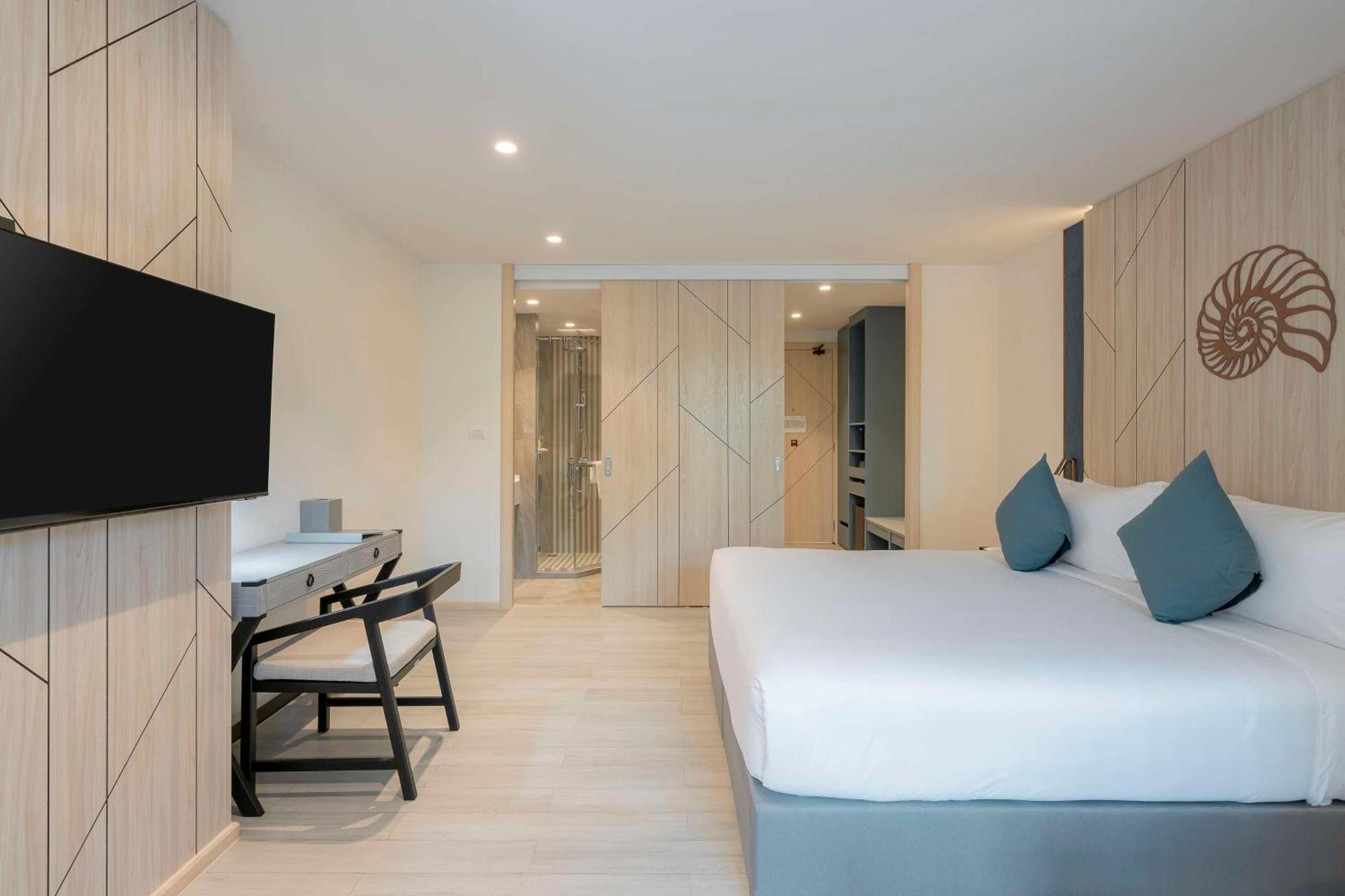 Western Carapace Hotel