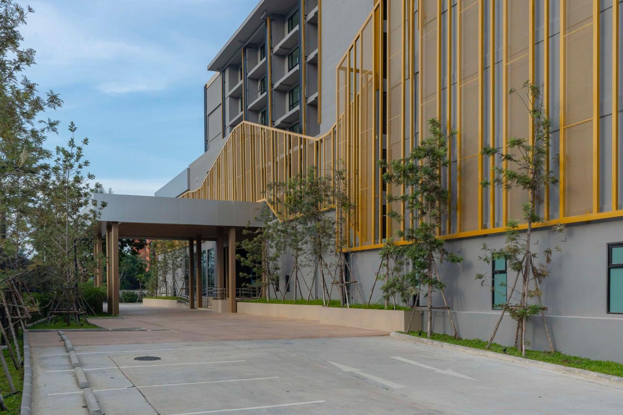 Western Carapace Hotel 4*