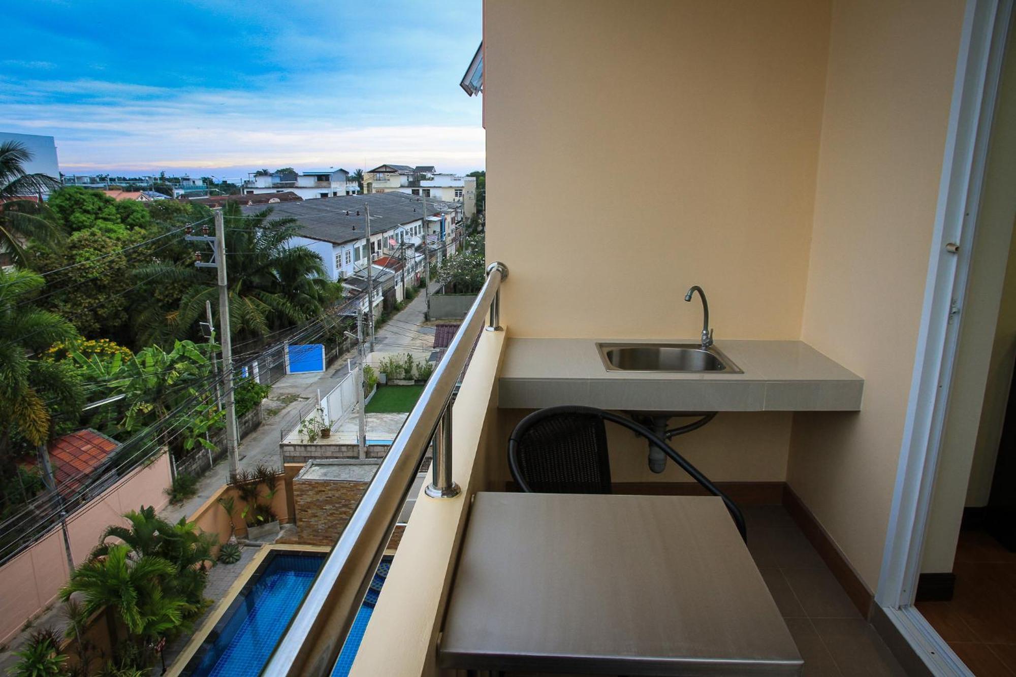 Sky - Adults-only Hotel HHQ