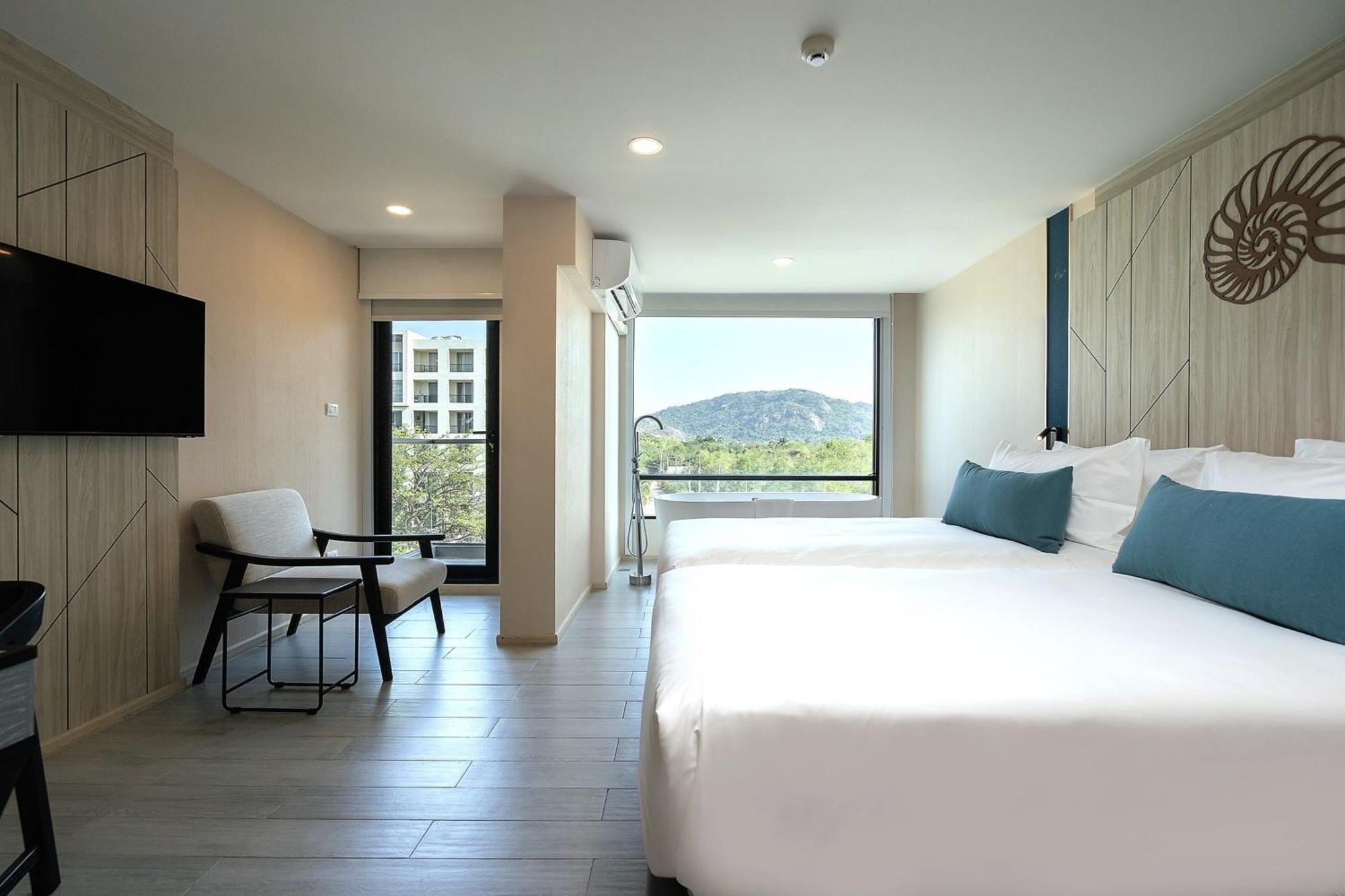 Western Carapace Hotel 4*