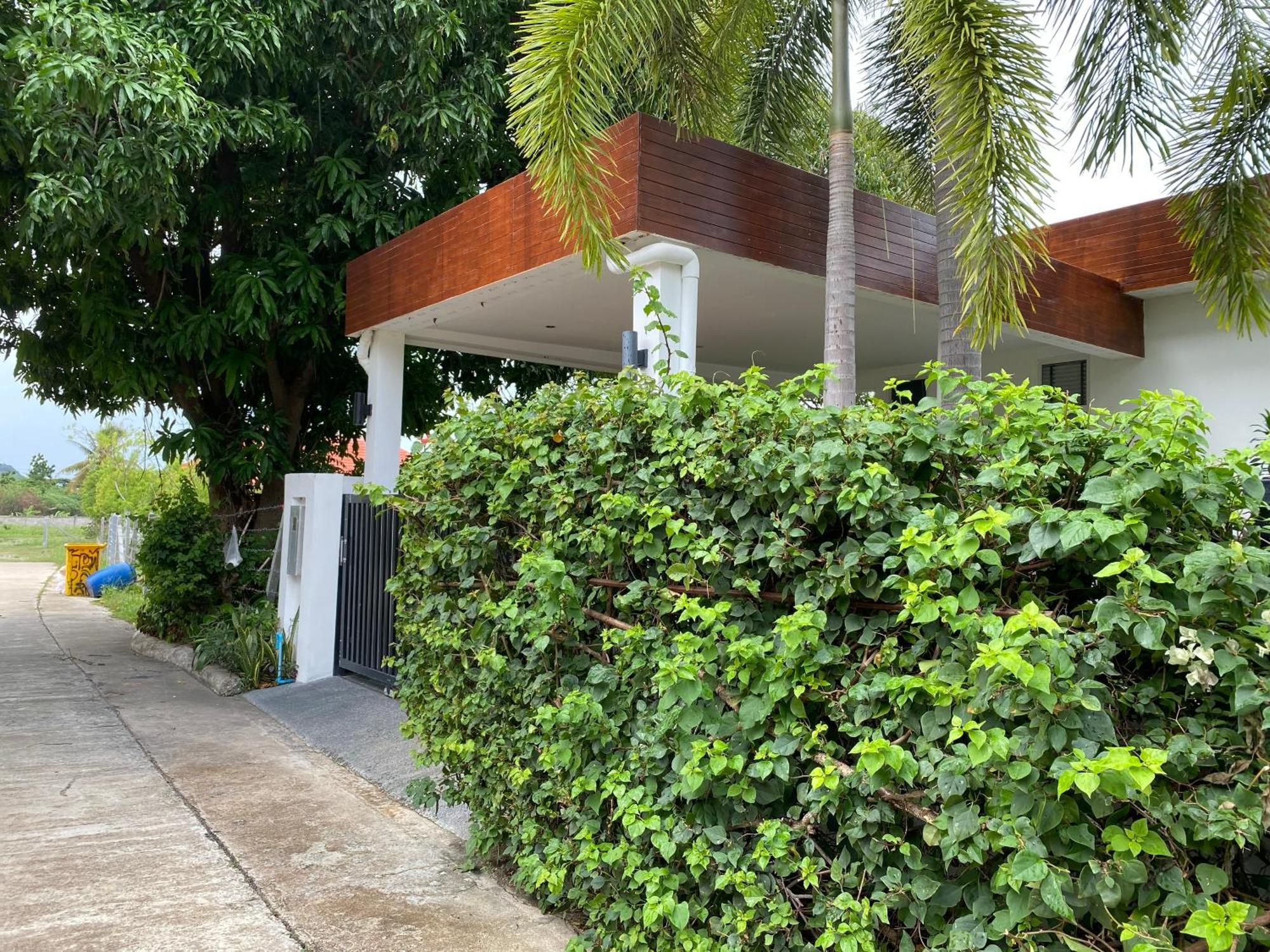 Pool Nong Kae Near Bluport Just 4 Mins Drive 3 Bed And Ensuite Bathroom Less Than 10 Mins Drive To The And Takiab *