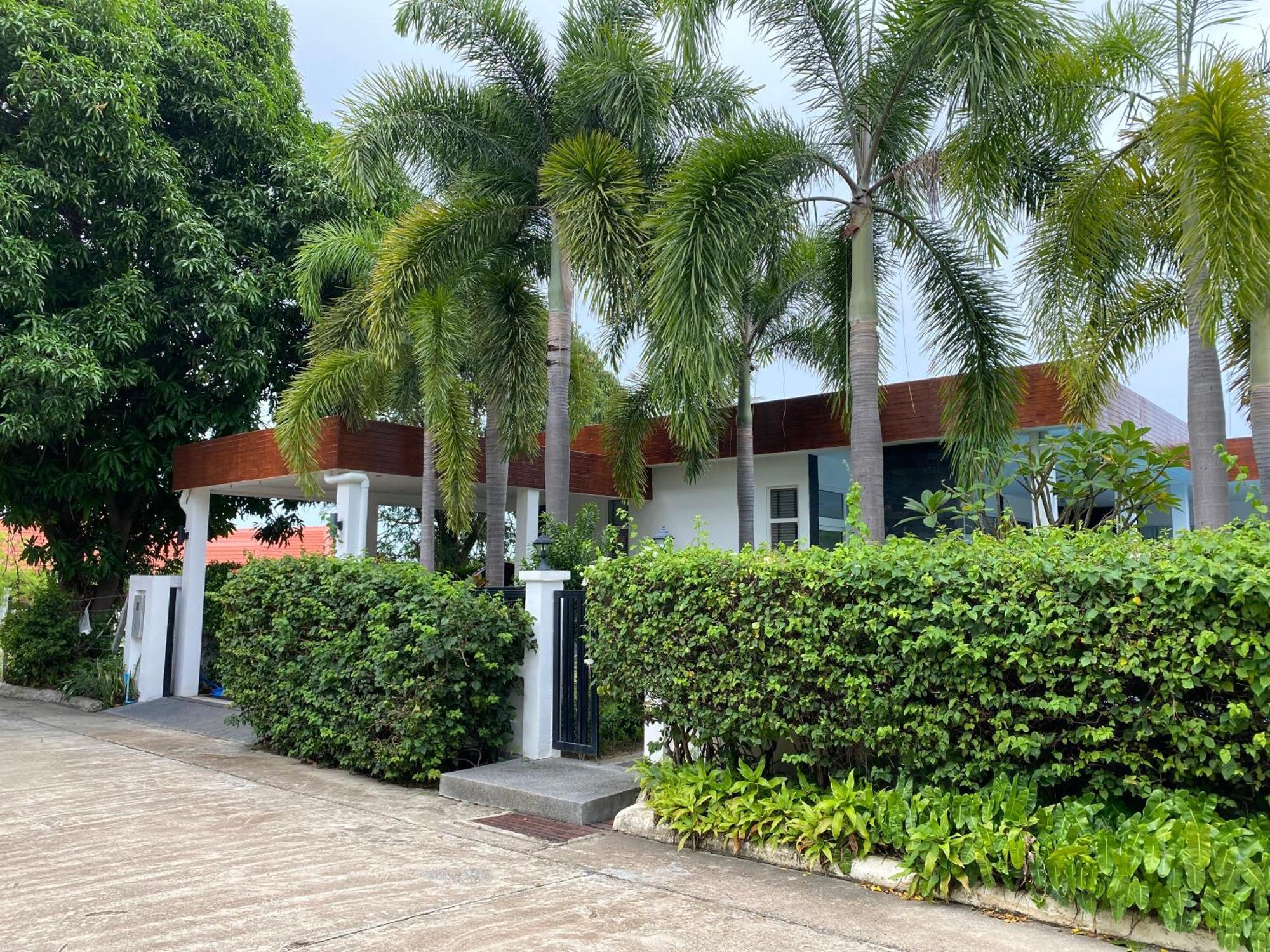 Pool Nong Kae Near Bluport Just 4 Mins Drive 3 Bed And Ensuite Bathroom Less Than 10 Mins Drive To The And Takiab