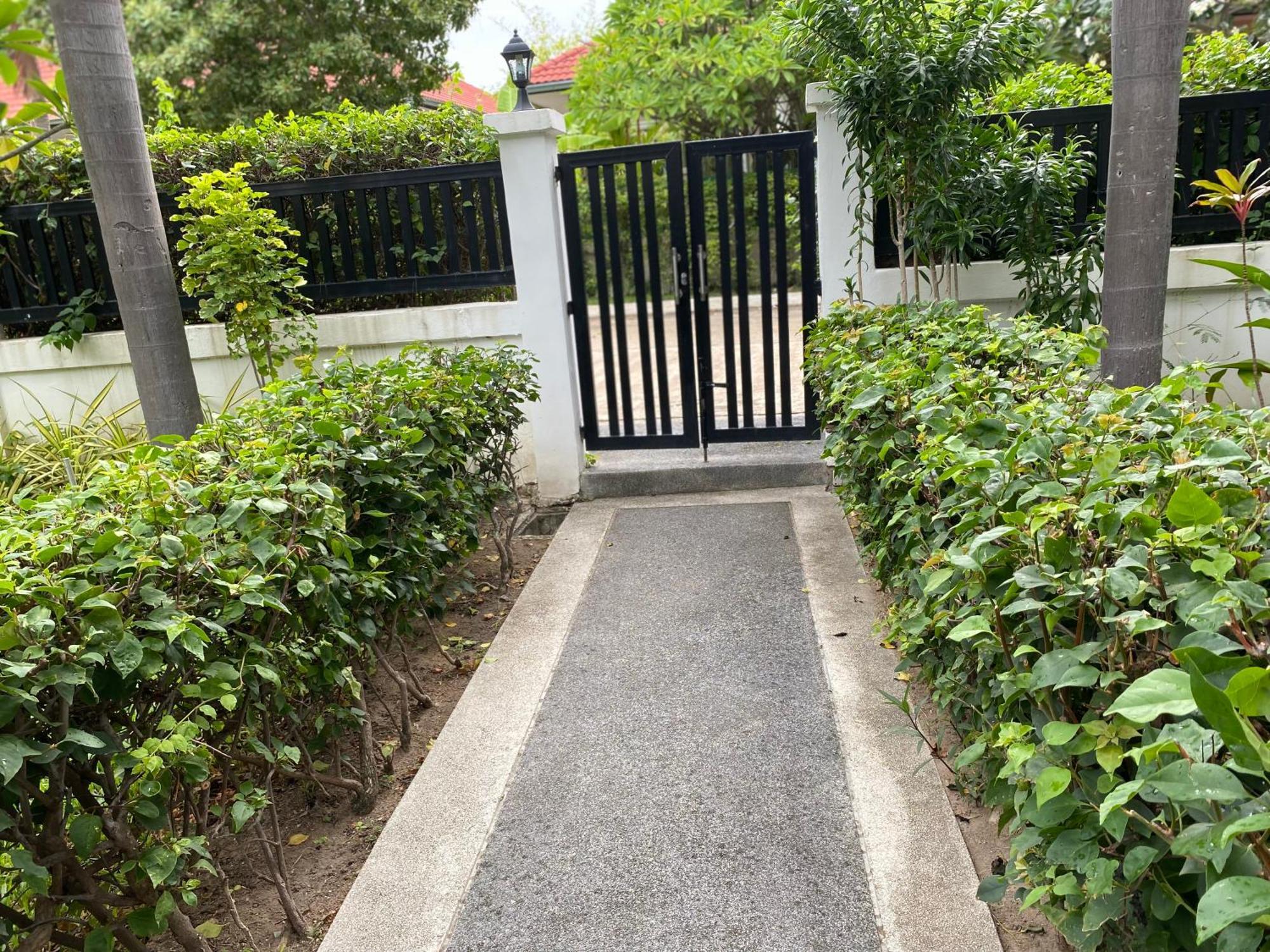 Pool Nong Kae Near Bluport Just 4 Mins Drive 3 Bed And Ensuite Bathroom Less Than 10 Mins Drive To The And Takiab *
