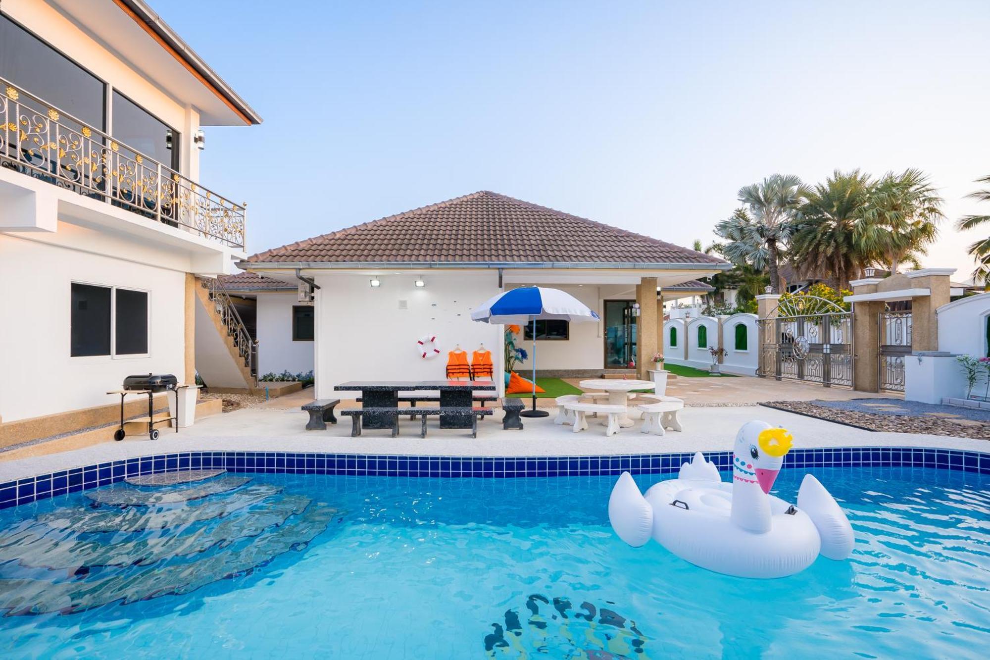 Di Pool Hunhin 2km From * HHQ