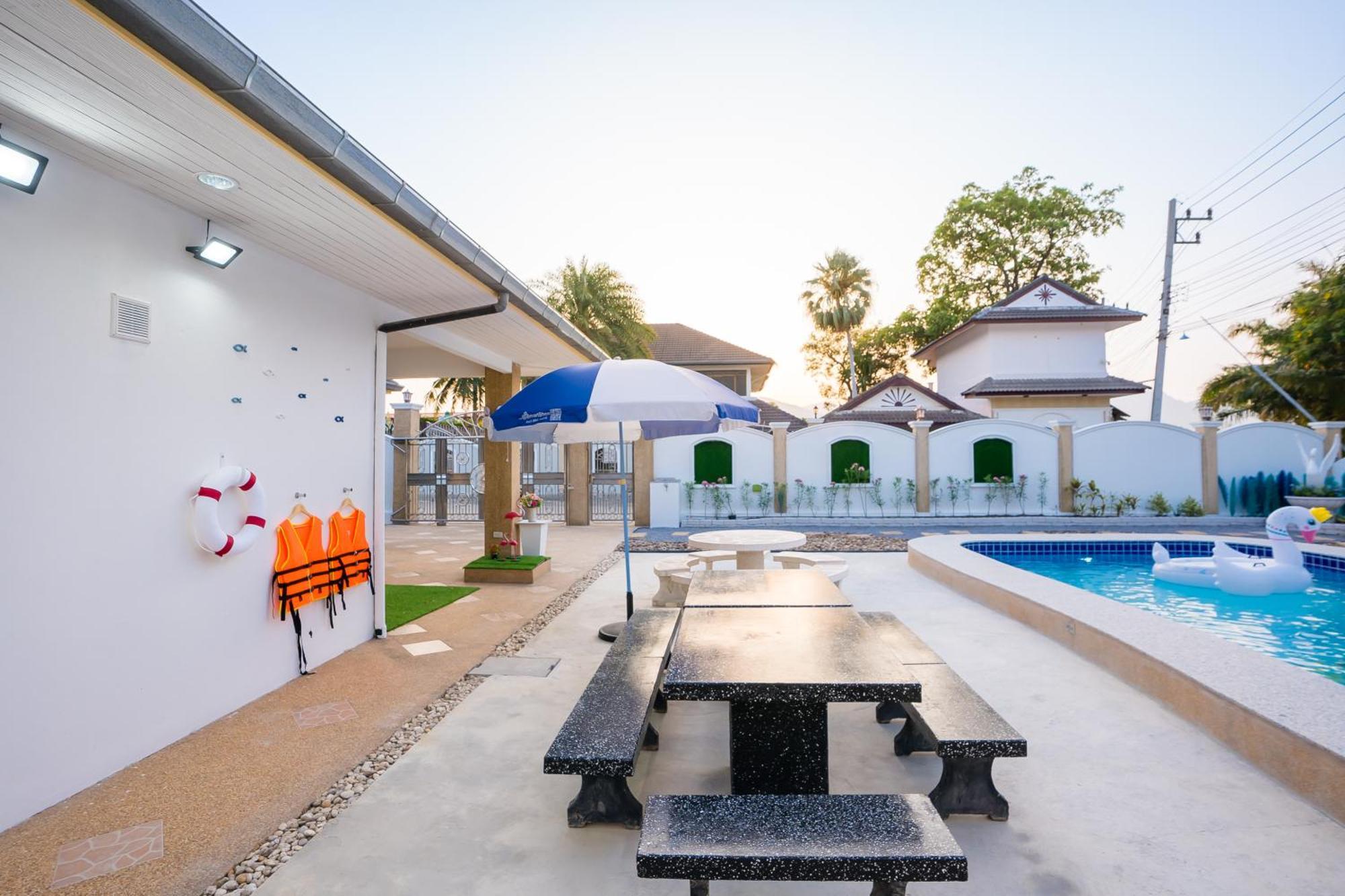Di Pool Hunhin 2km From
