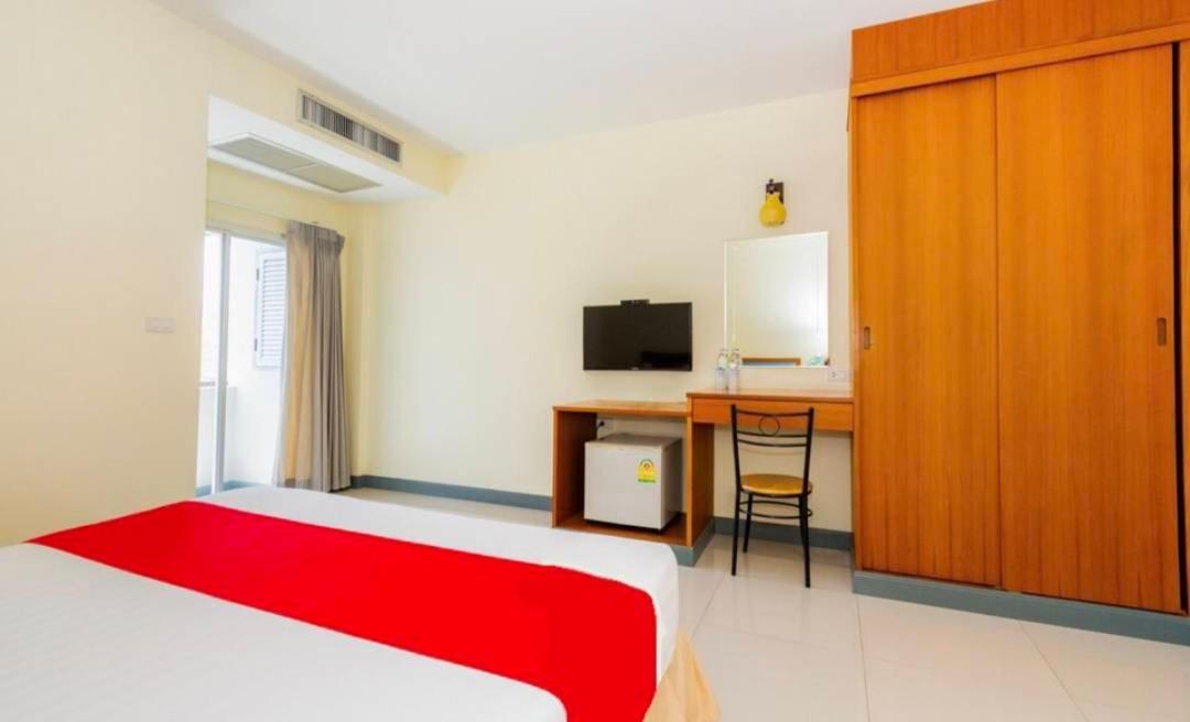 Baan Poemsuk Hotel 2*