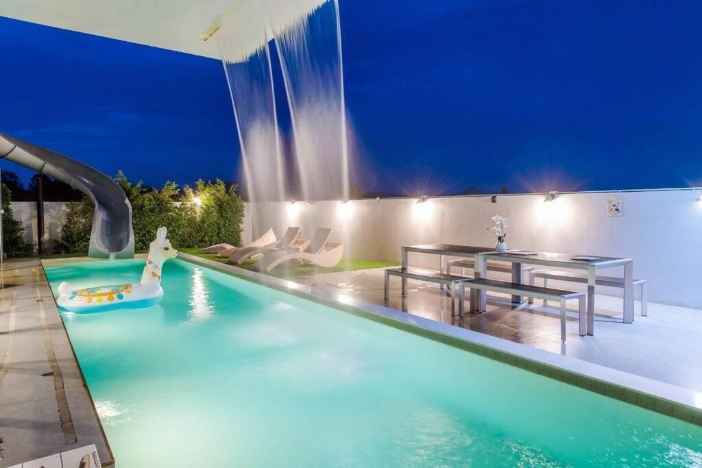 Tantawan Poolvilla Vila