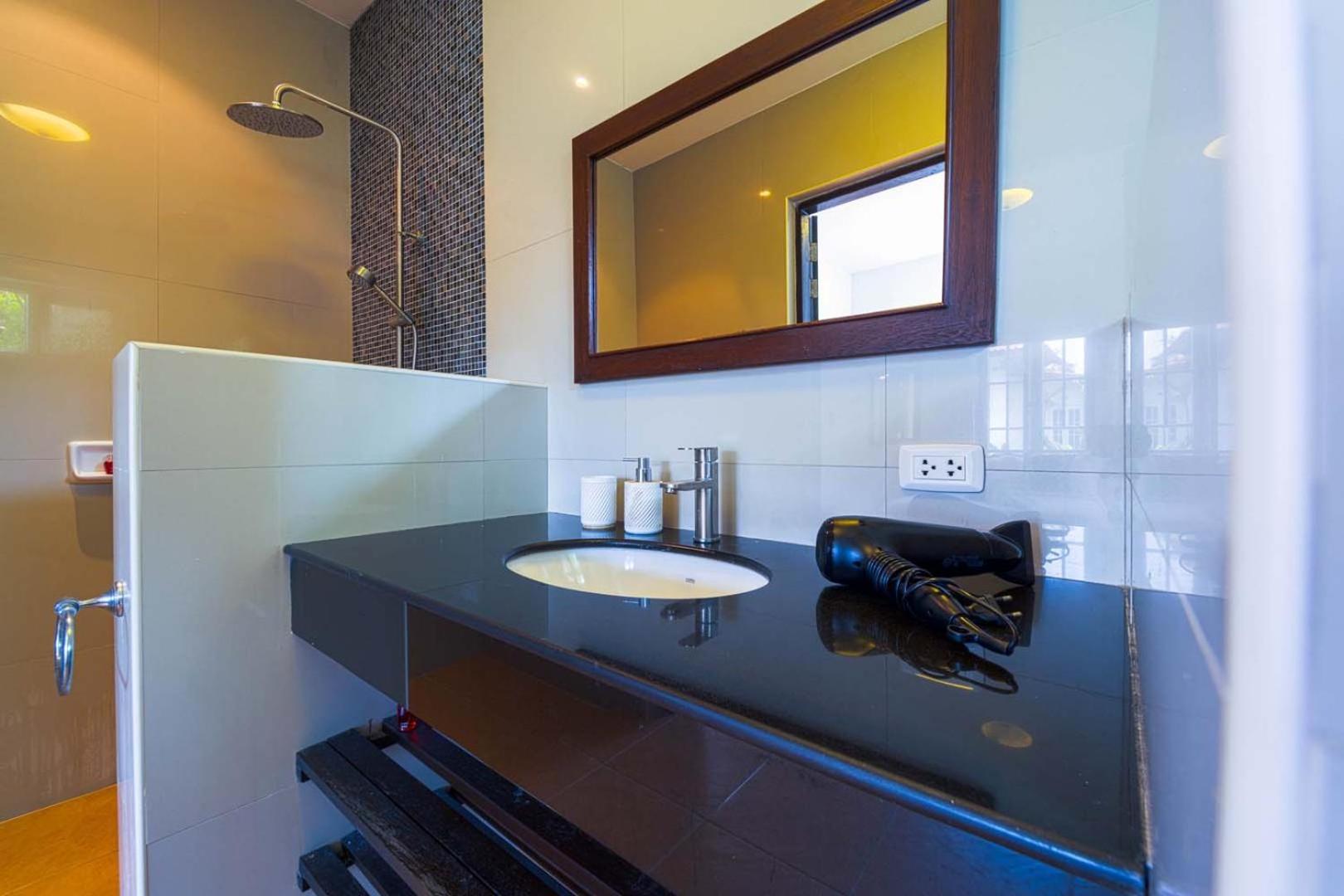 2 Bedroom Private Pool Bali Style B98 *