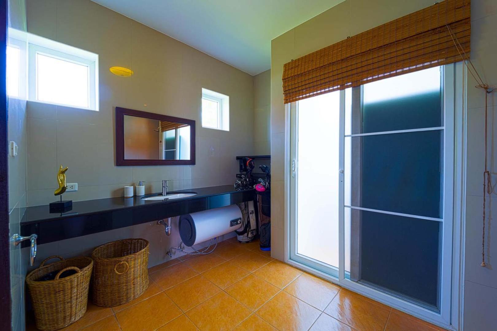 2 Bedroom Private Pool Bali Style B98 *