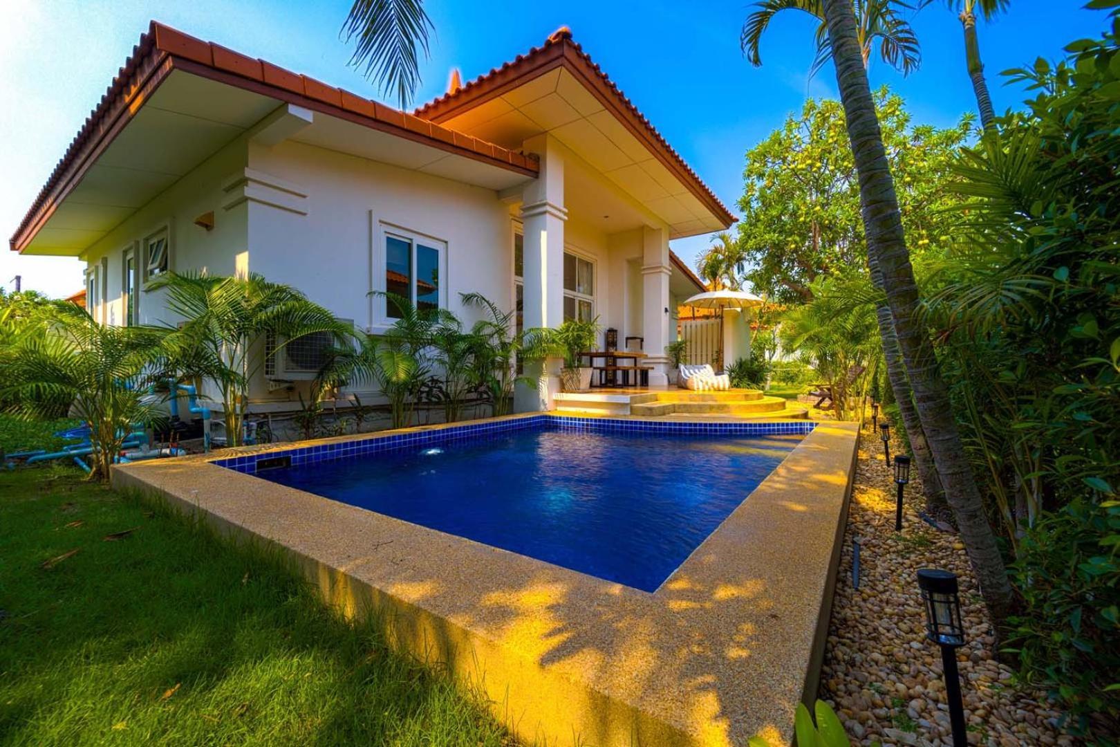 Vakantiehuis 2 Bedroom Private Pool Bali Style B98 HHQ