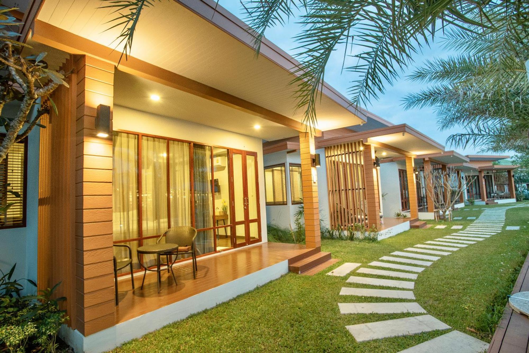 Resort & *