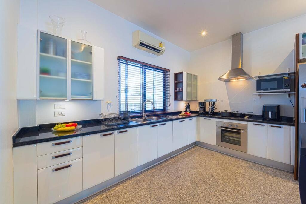 Private 3 Bedroom Pool Pv7 HHQ