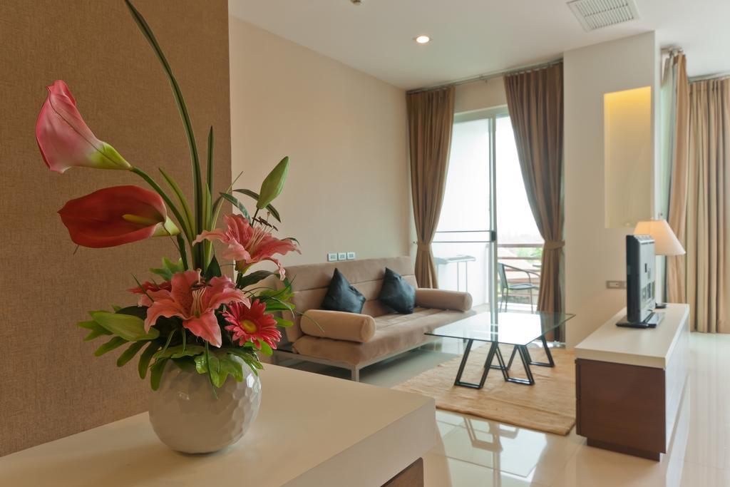 Resort Tai-pan And HHQ