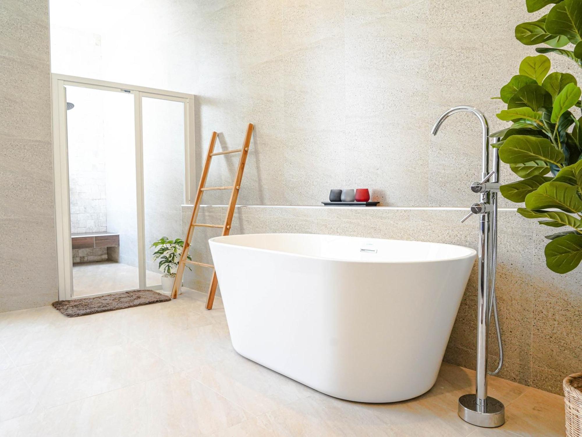 Roomquest Hideaway Villa